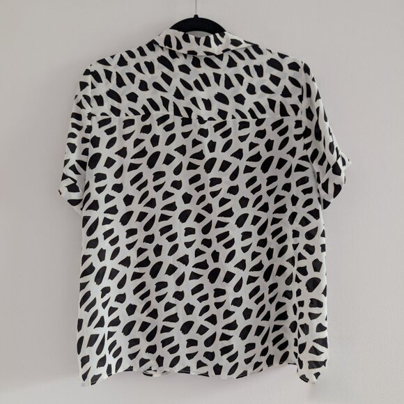3/$30 Print button down top - Picture 5 of 5